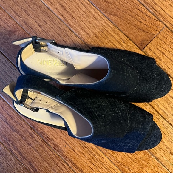 Nine West Denim Peep Toe Wedge size 8 - Picture 2 of 5